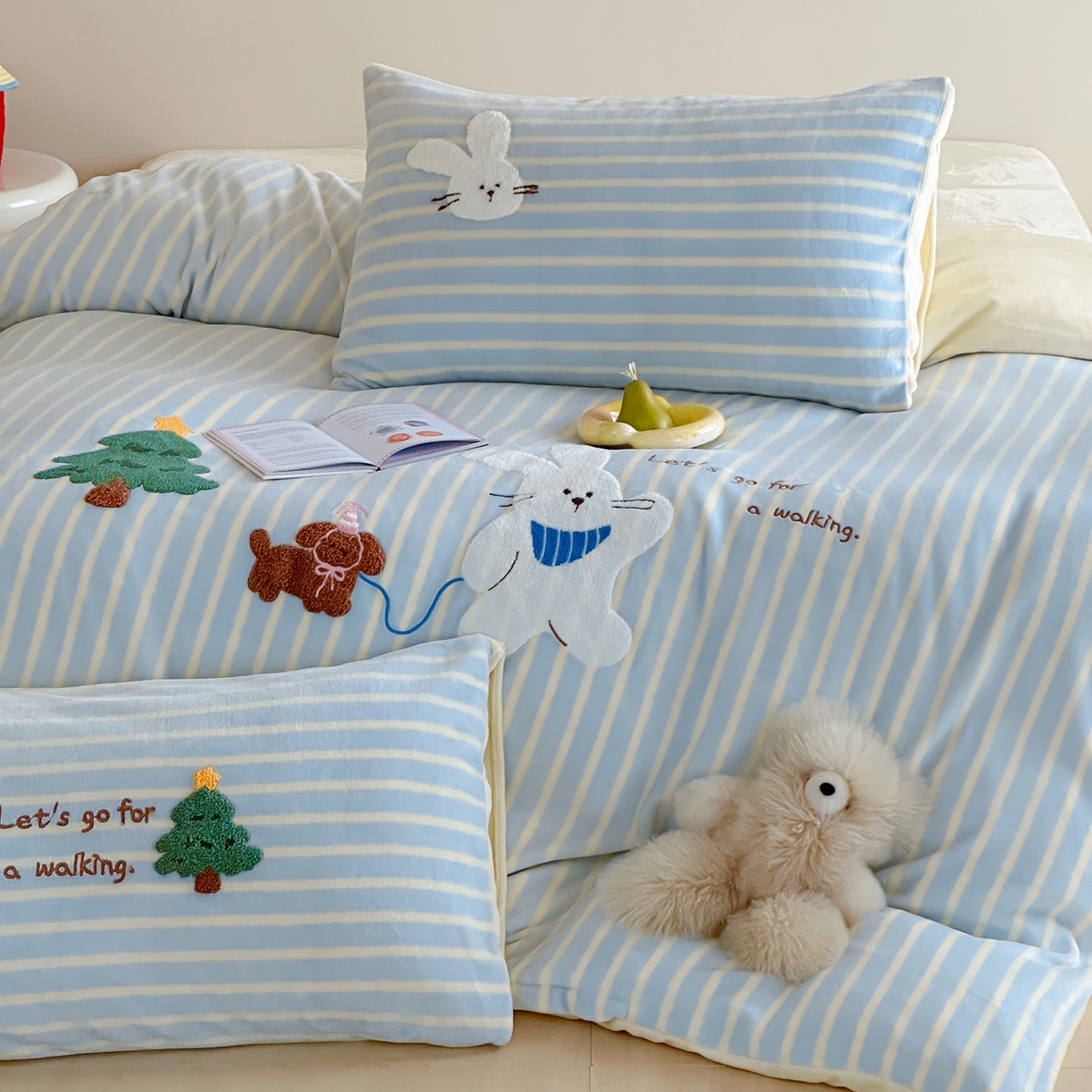 91家纺网 家纺一手货源 找家纺 桃子家居 2025新款A类ins兔毛贴布绣毛巾绣印加绣卡通少女加厚牛奶绒系列四件套 绒贴布绣-森林小兔