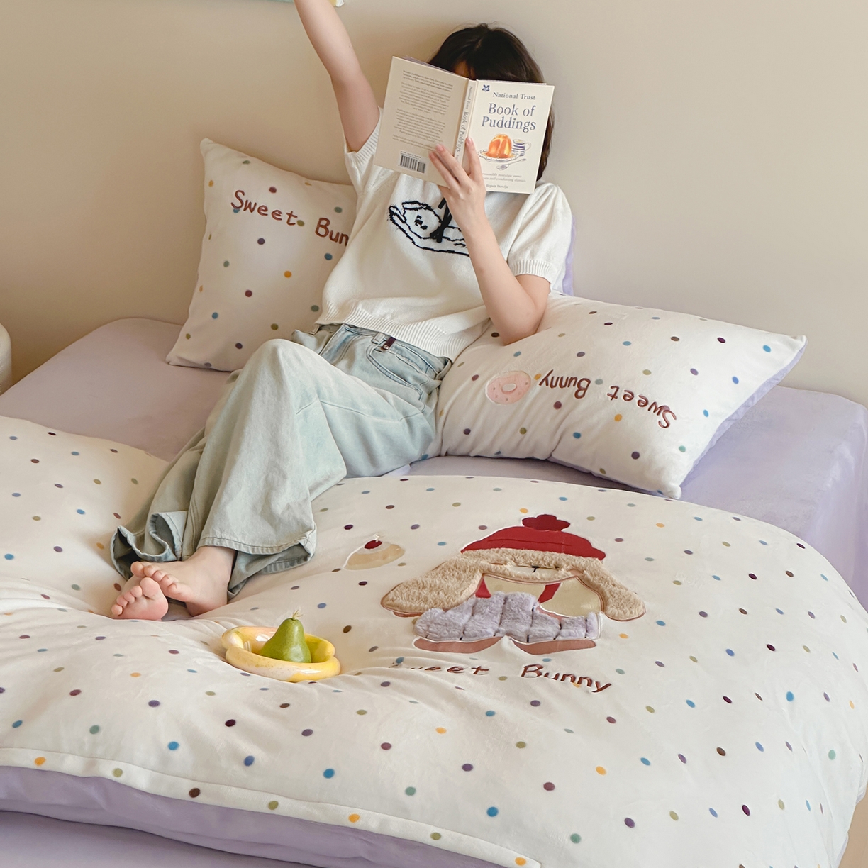 91家纺网 家纺一手货源 找家纺 桃子家居 2025新款A类ins兔毛贴布绣毛巾绣印加绣卡通少女加厚牛奶绒系列四件套 绒贴布绣-甜点兔