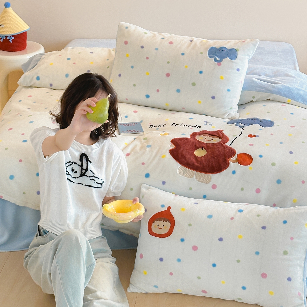 91家纺网 家纺一手货源 找家纺 桃子家居 2025新款A类ins兔毛贴布绣毛巾绣印加绣卡通少女加厚牛奶绒系列四件套 绒贴布绣-小红帽