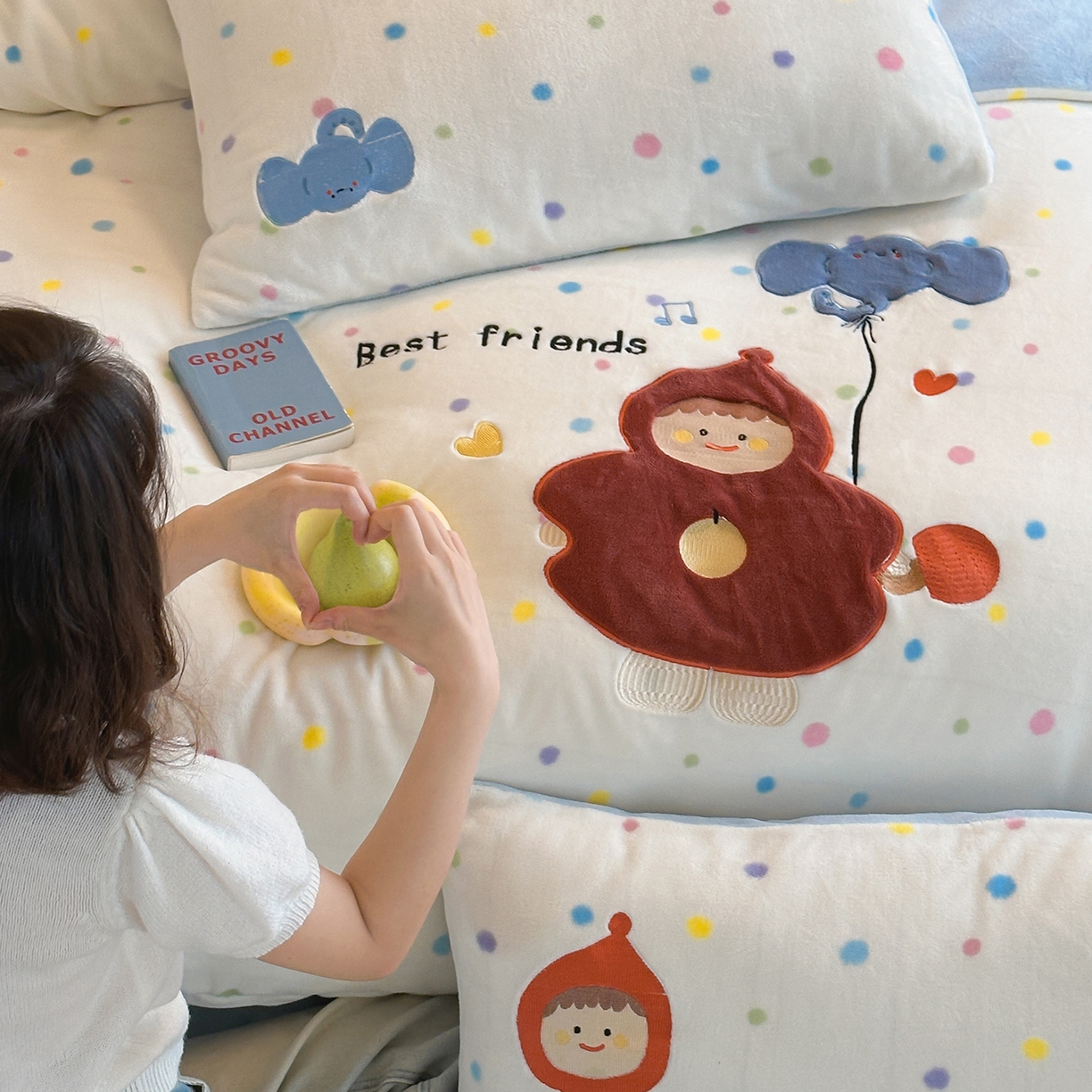 91家纺网 家纺一手货源 找家纺 桃子家居 2025新款A类ins兔毛贴布绣毛巾绣印加绣卡通少女加厚牛奶绒系列四件套 绒贴布绣-小红帽