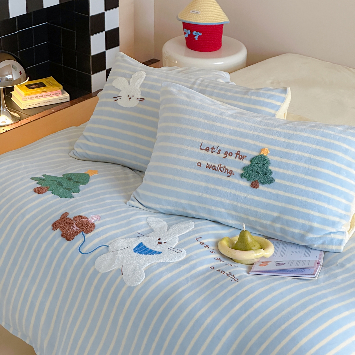 91家纺网 家纺一手货源 找家纺 桃子家居 2025新款A类ins兔毛贴布绣毛巾绣印加绣卡通少女加厚牛奶绒系列四件套 绒贴布绣-森林小兔