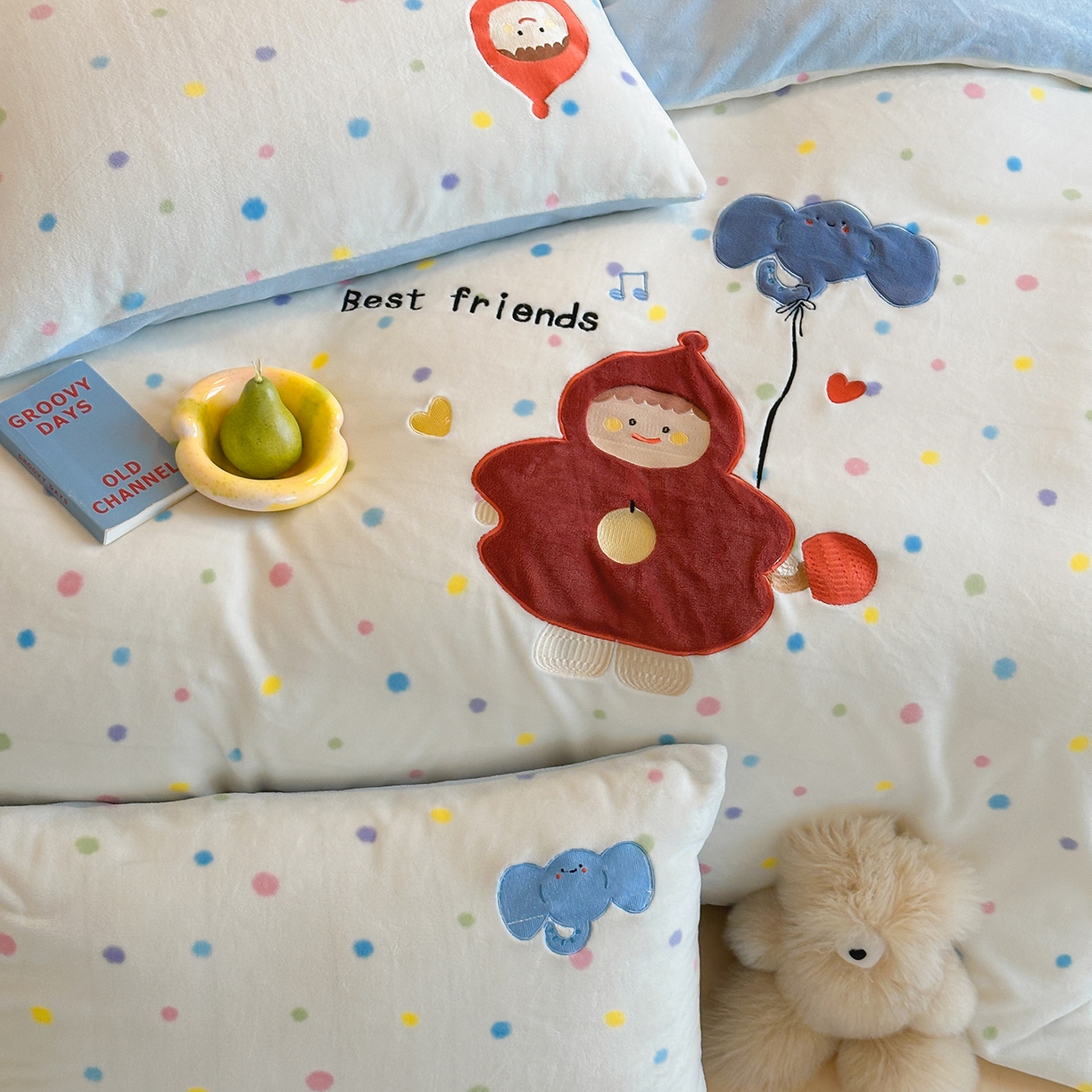 91家纺网 家纺一手货源 找家纺 桃子家居 2025新款A类ins兔毛贴布绣毛巾绣印加绣卡通少女加厚牛奶绒系列四件套 绒贴布绣-小红帽