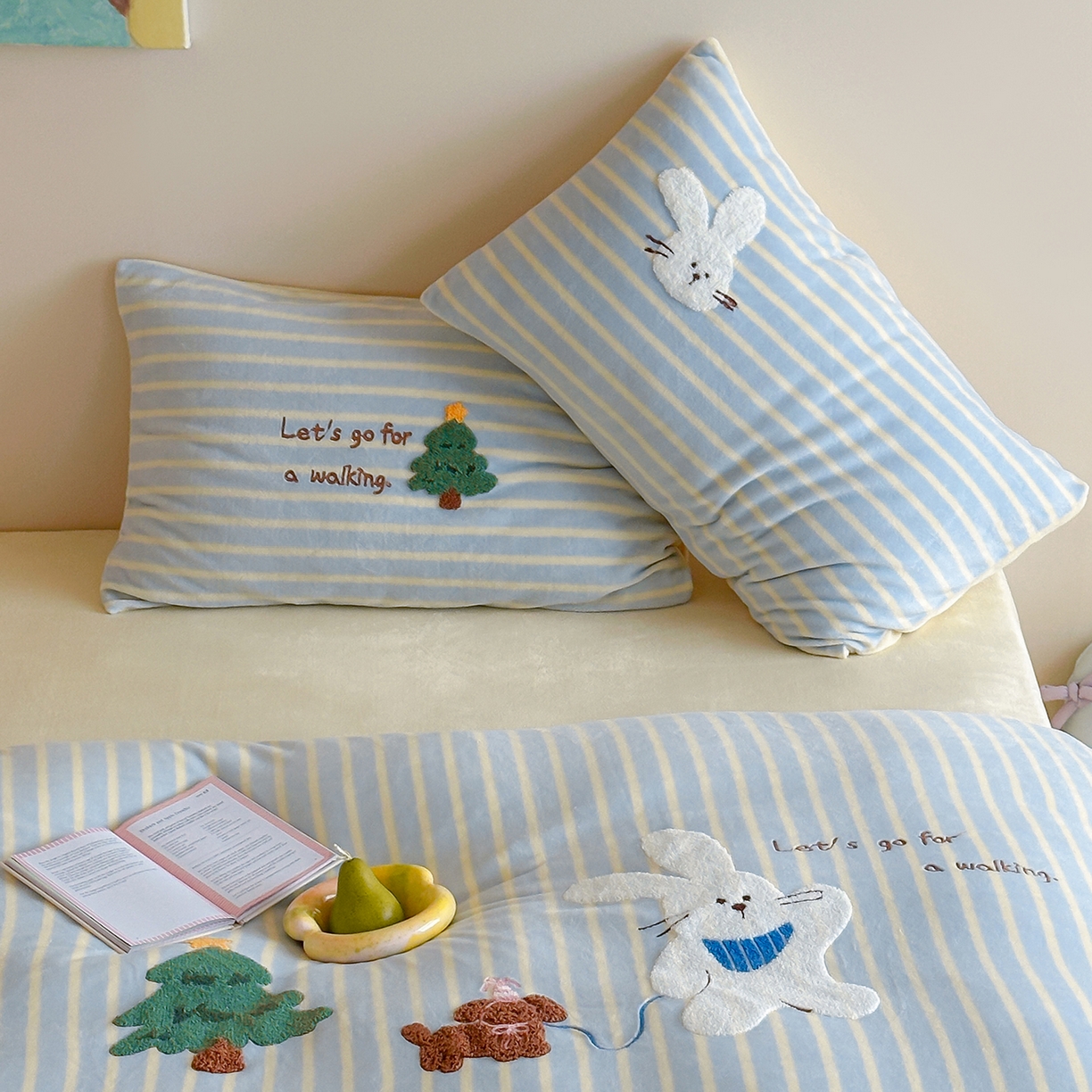 91家纺网 家纺一手货源 找家纺 桃子家居 2025新款A类ins兔毛贴布绣毛巾绣印加绣卡通少女加厚牛奶绒系列四件套 绒贴布绣-森林小兔