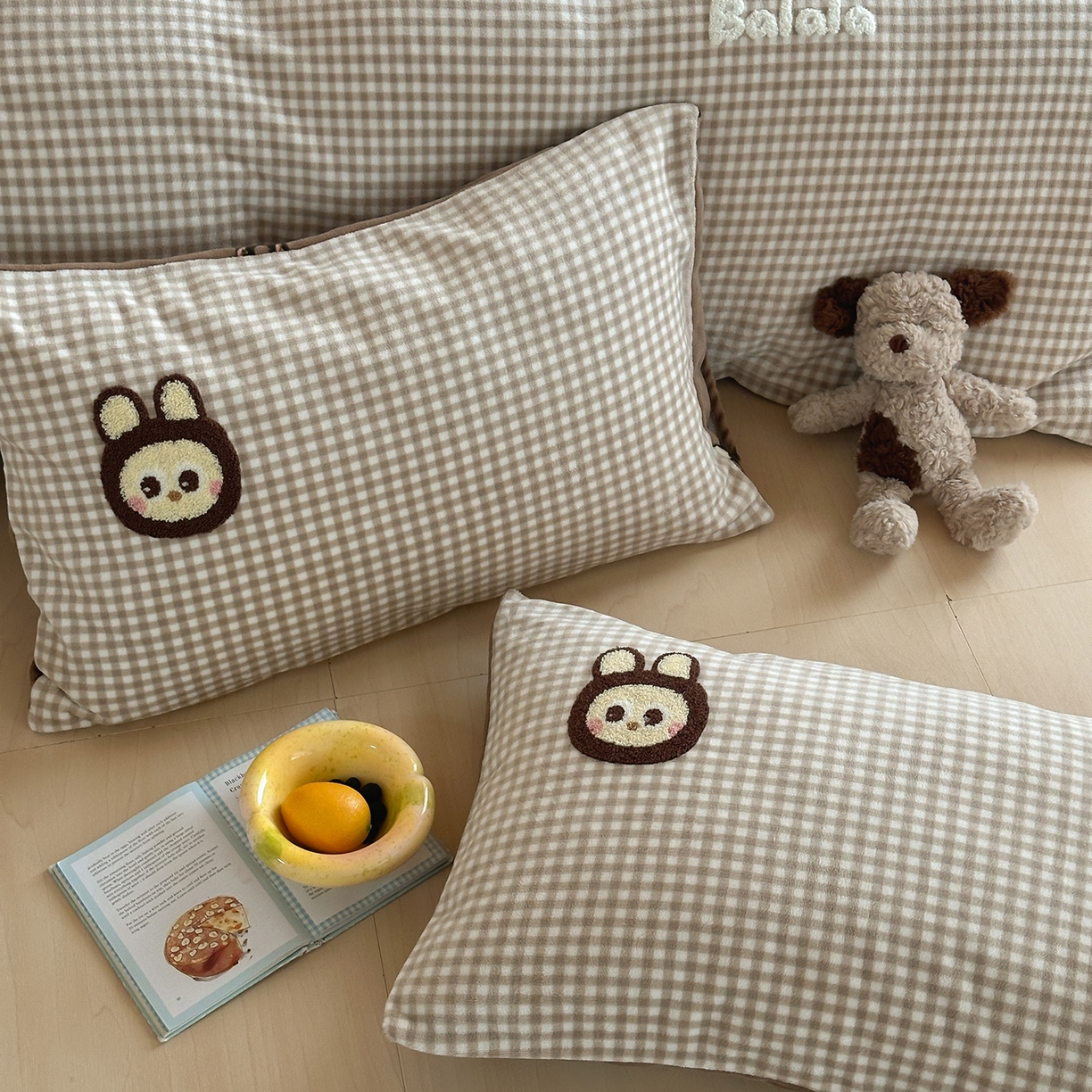 91家纺网 家纺一手货源 找家纺 桃子家居 2025新款A类ins兔毛贴布绣毛巾绣印加绣卡通少女加厚牛奶绒系列四件套 绒贴布绣-布拉拉