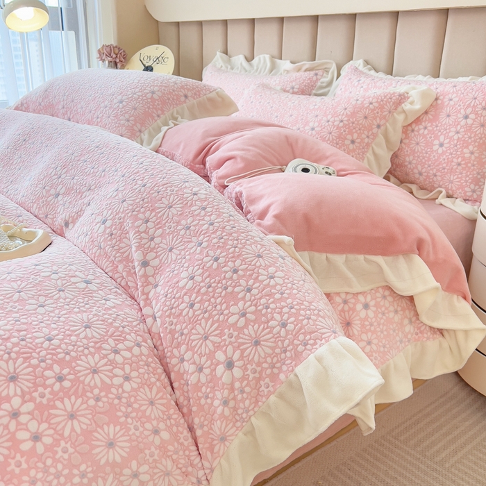 91家纺网 家纺一手货源 找家纺 （总）印季家纺 2025新款花边款立体剪花牛奶绒四件套