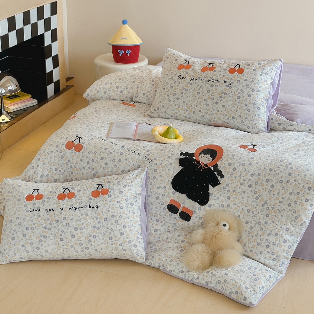 91家纺网 家纺一手货源 找家纺 桃子家居 2025新款A类ins兔毛贴布绣毛巾绣印加绣卡通少女加厚牛奶绒系列四件套 绒贴布绣-樱桃女孩