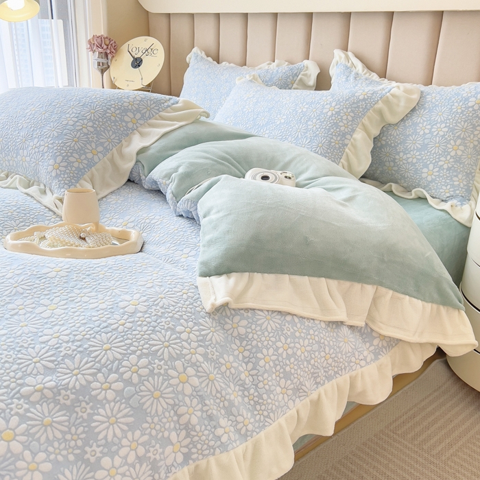 91家纺网 家纺一手货源 找家纺 印季家纺 2025新款花边款立体剪花牛奶绒四件套 天蓝