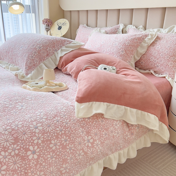 91家纺网 家纺一手货源 找家纺 （总）印季家纺 2025新款花边款立体剪花牛奶绒四件套