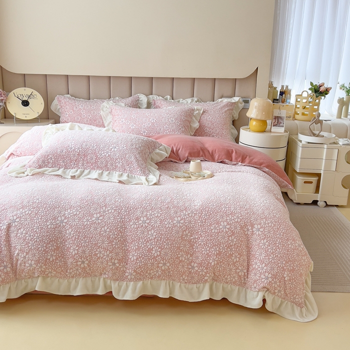 91家纺网 家纺一手货源 找家纺 （总）印季家纺 2025新款花边款立体剪花牛奶绒四件套