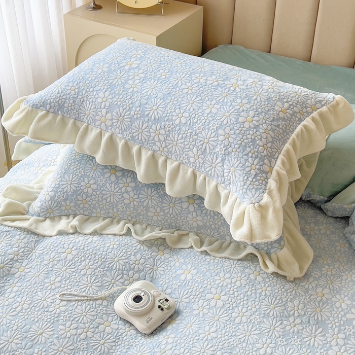 91家纺网 家纺一手货源 找家纺 印季家纺 2025新款花边款立体剪花牛奶绒四件套 天蓝