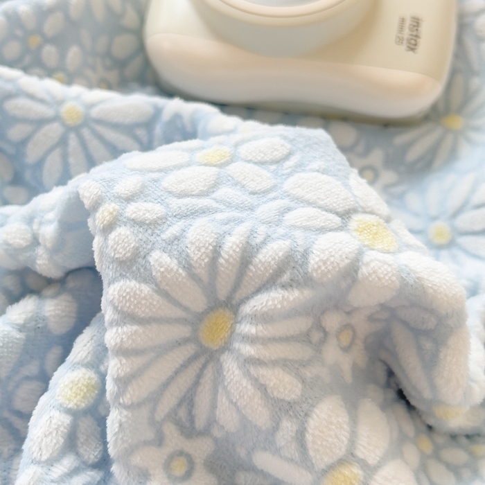 91家纺网 家纺一手货源 找家纺 印季家纺 2025新款花边款立体剪花牛奶绒四件套 天蓝