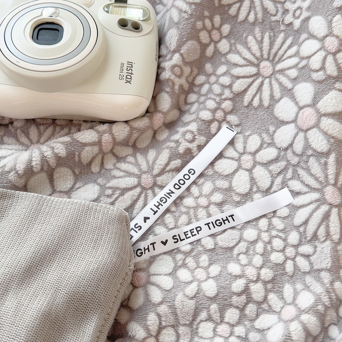 91家纺网 家纺一手货源 找家纺 印季家纺 2025新款花边款立体剪花牛奶绒四件套 灰咖