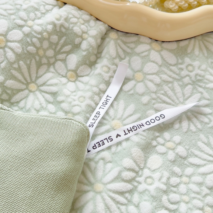 91家纺网 家纺一手货源 找家纺 印季家纺 2025新款花边款立体剪花牛奶绒四件套 水绿