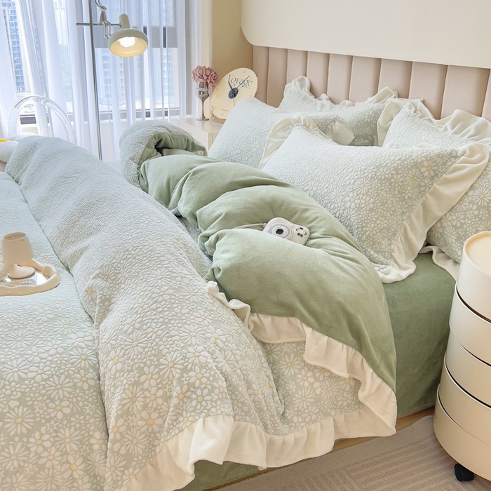 91家纺网 家纺一手货源 找家纺 印季家纺 2025新款花边款立体剪花牛奶绒四件套 水绿