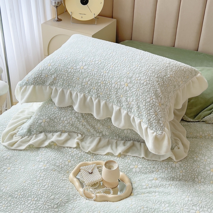 91家纺网 家纺一手货源 找家纺 印季家纺 2025新款花边款立体剪花牛奶绒四件套 水绿