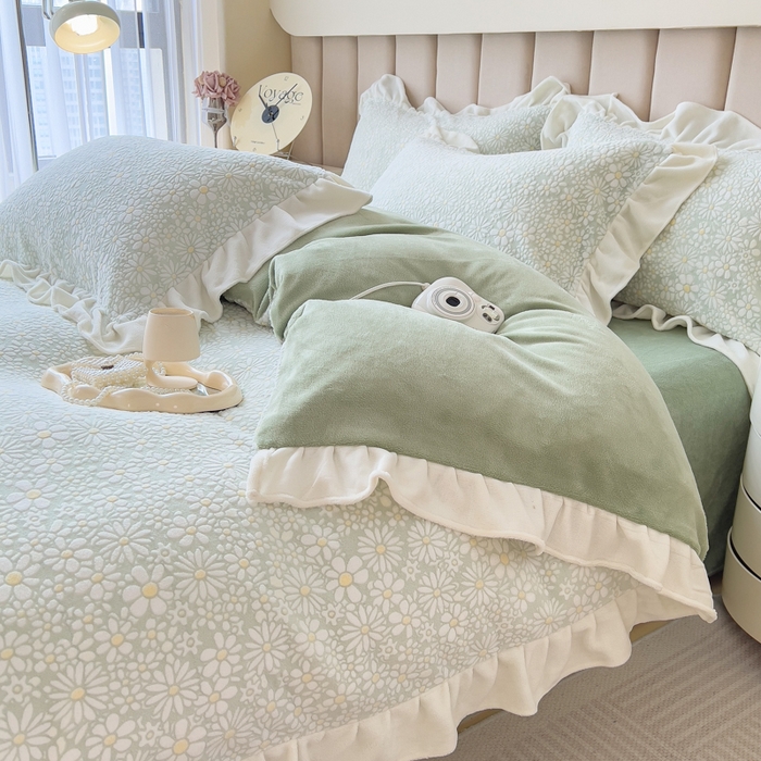 91家纺网 家纺一手货源 找家纺 印季家纺 2025新款花边款立体剪花牛奶绒四件套 水绿