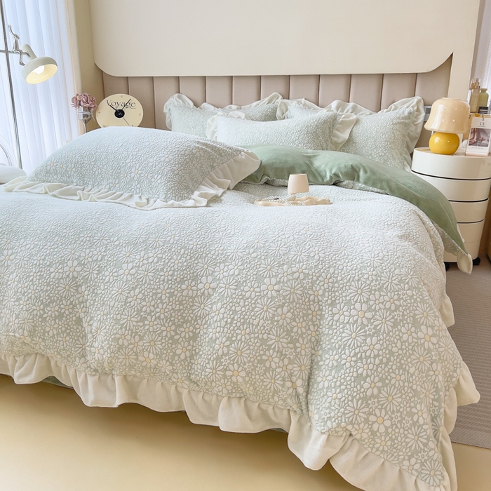 91家纺网 家纺一手货源 找家纺 印季家纺 2025新款花边款立体剪花牛奶绒四件套 水绿