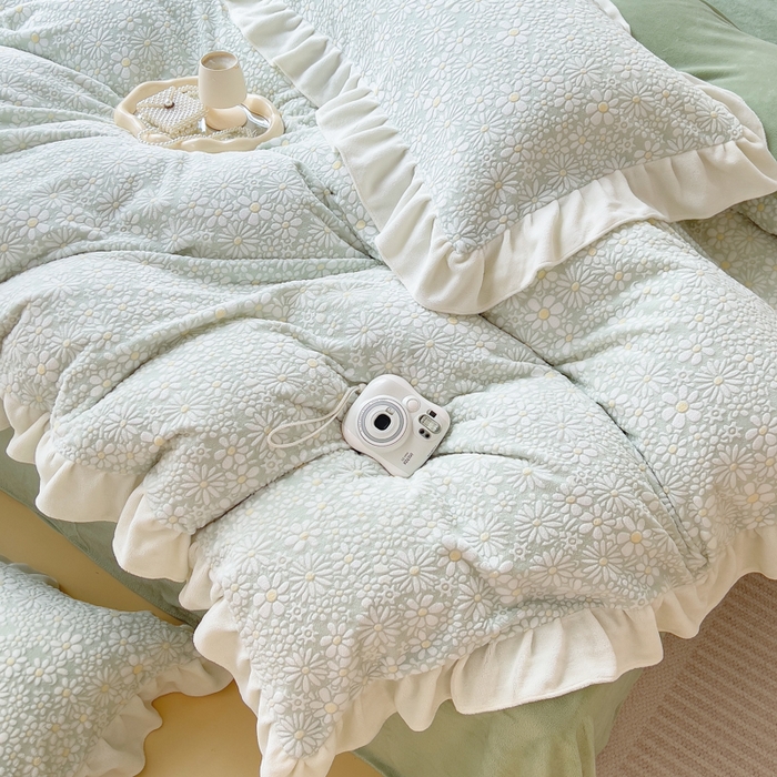 91家纺网 家纺一手货源 找家纺 印季家纺 2025新款花边款立体剪花牛奶绒四件套 水绿