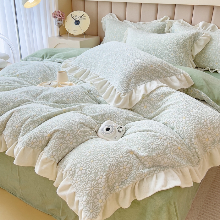 91家纺网 家纺一手货源 找家纺 印季家纺 2025新款花边款立体剪花牛奶绒四件套 水绿