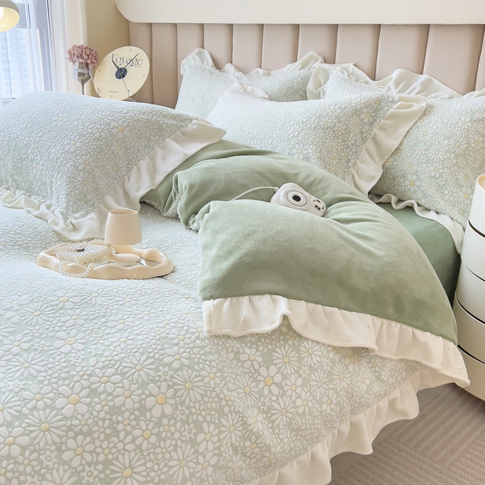 91家纺网 家纺一手货源 找家纺 印季家纺 2025新款花边款立体剪花牛奶绒四件套 水绿