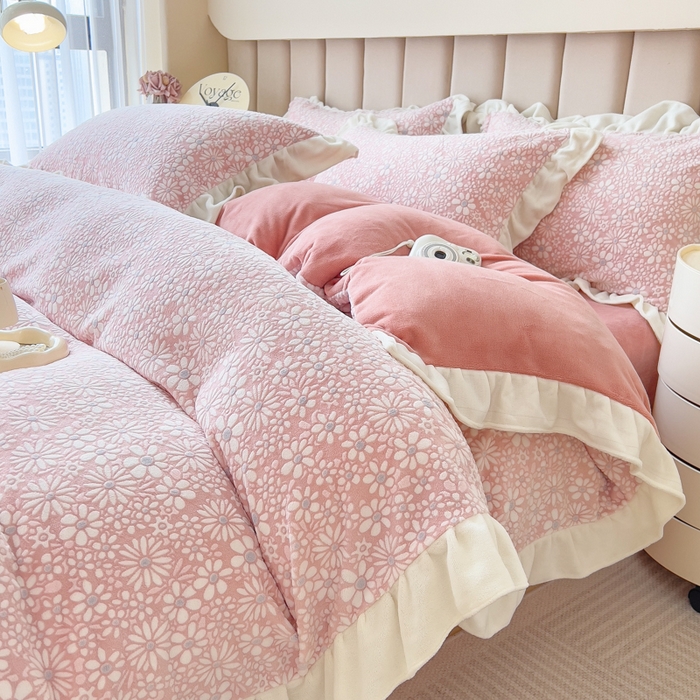 91家纺网 家纺一手货源 找家纺 （总）印季家纺 2025新款花边款立体剪花牛奶绒四件套