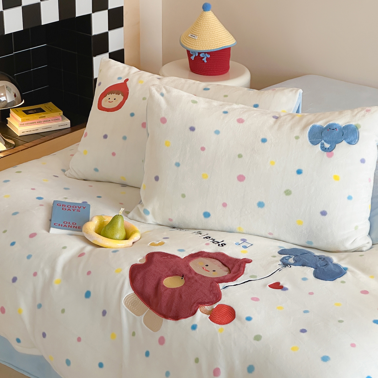 91家纺网 家纺一手货源 找家纺 桃子家居 2025新款A类ins兔毛贴布绣毛巾绣印加绣卡通少女加厚牛奶绒系列四件套 绒贴布绣-小红帽