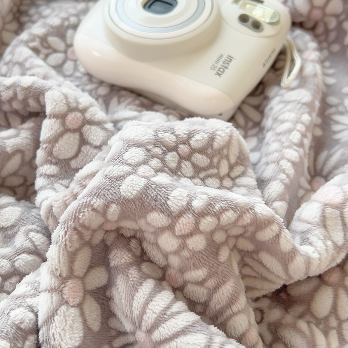 91家纺网 家纺一手货源 找家纺 印季家纺 2025新款花边款立体剪花牛奶绒四件套 灰咖