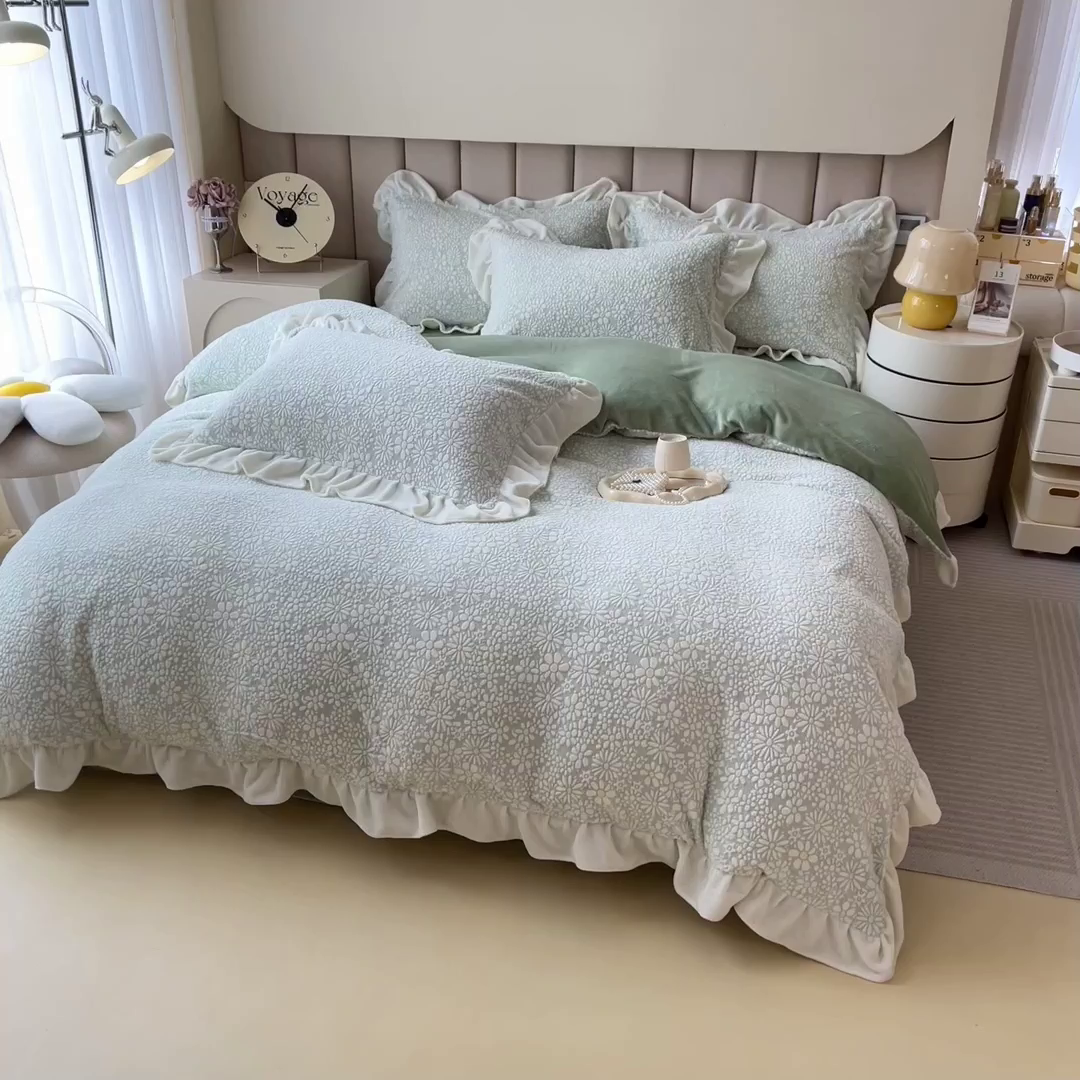 91家纺网 家纺一手货源 找家纺 印季家纺 2025新款花边款立体剪花牛奶绒四件套 水绿