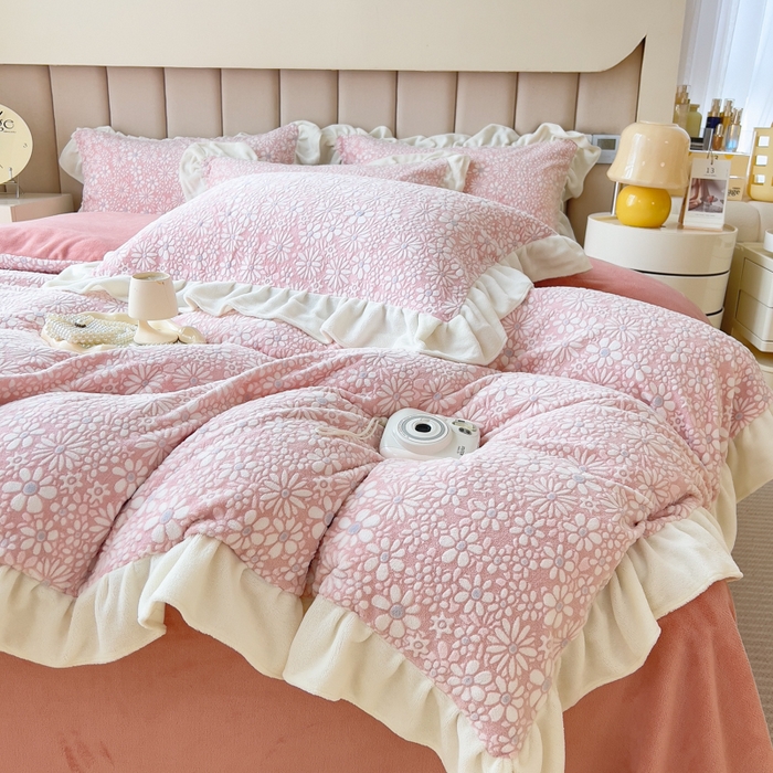 91家纺网 家纺一手货源 找家纺 印季家纺 2025新款花边款立体剪花牛奶绒四件套 豆沙