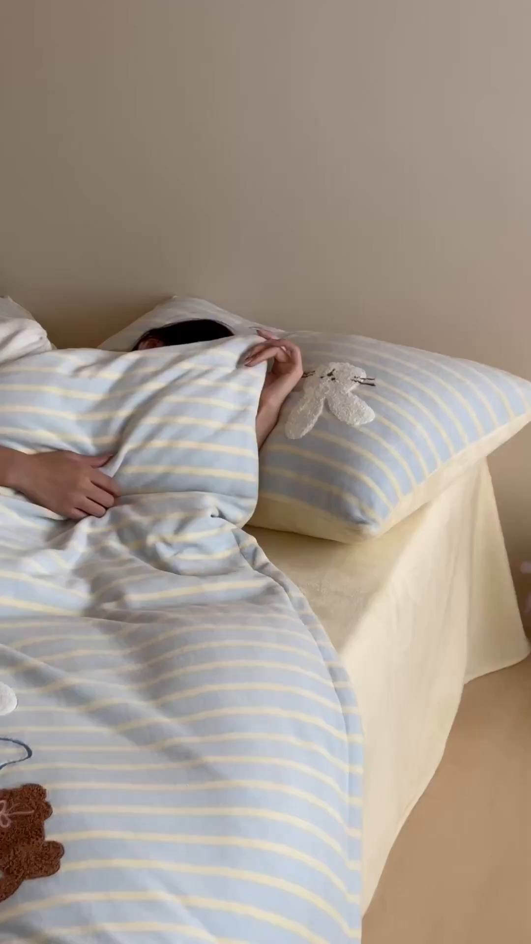 91家纺网 家纺一手货源 找家纺 桃子家居 2025新款A类ins兔毛贴布绣毛巾绣印加绣卡通少女加厚牛奶绒系列四件套 绒贴布绣-森林小兔