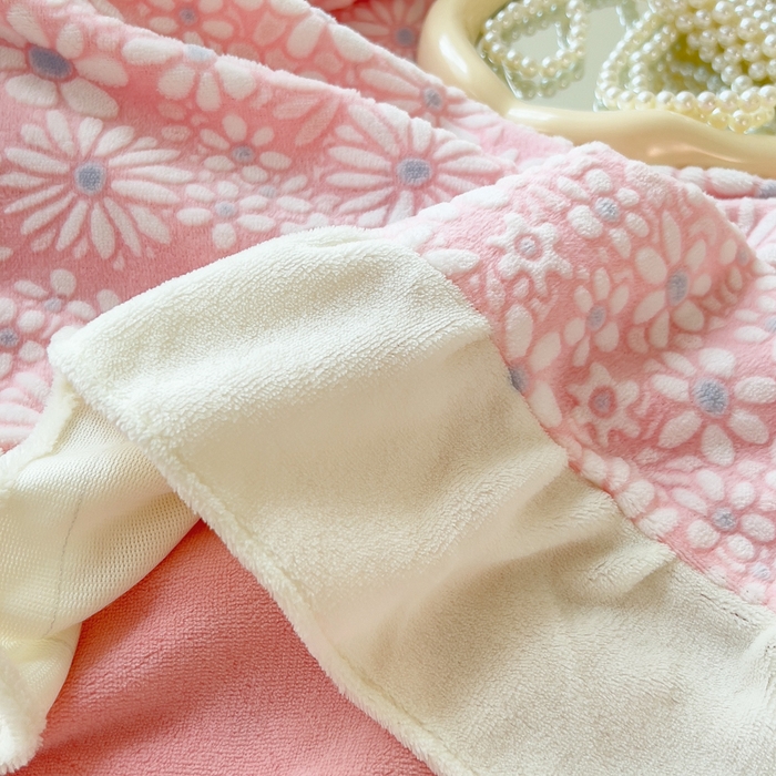 91家纺网 家纺一手货源 找家纺 印季家纺 2025新款花边款立体剪花牛奶绒四件套 粉红