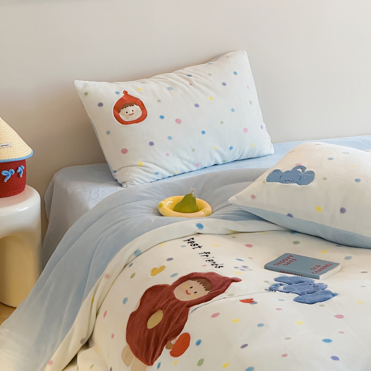 91家纺网 家纺一手货源 找家纺 桃子家居 2025新款A类ins兔毛贴布绣毛巾绣印加绣卡通少女加厚牛奶绒系列四件套 绒贴布绣-小红帽