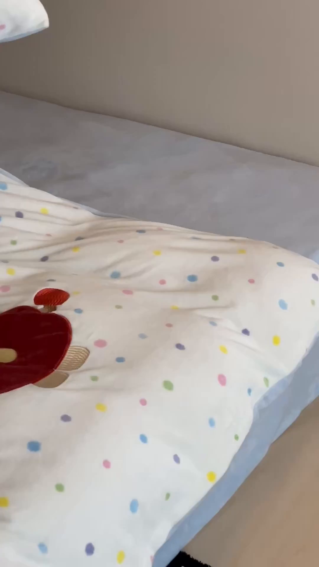 91家纺网 家纺一手货源 找家纺 桃子家居 2025新款A类ins兔毛贴布绣毛巾绣印加绣卡通少女加厚牛奶绒系列四件套 绒贴布绣-小红帽