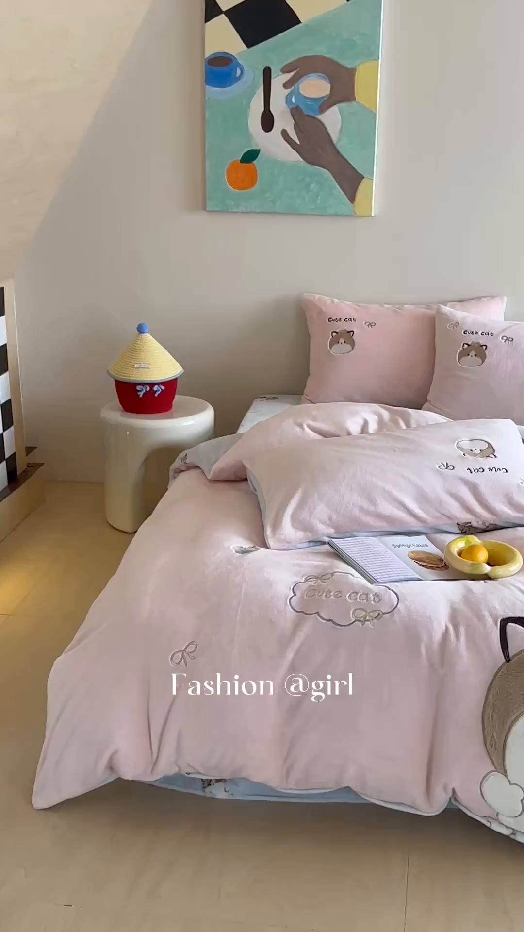 91家纺网 家纺一手货源 找家纺 桃子家居 2025新款A类ins兔毛贴布绣毛巾绣印加绣卡通少女加厚牛奶绒系列四件套 绒贴布绣-公主猫