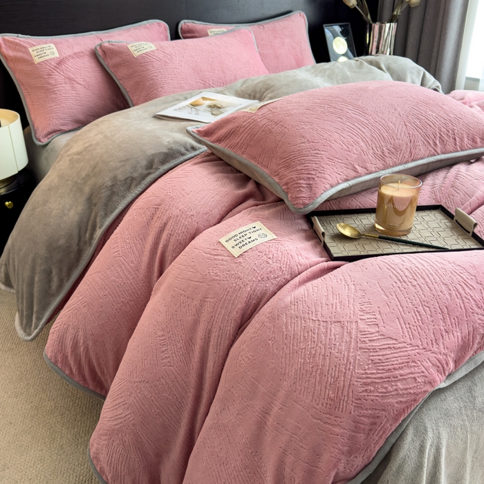 91家纺网 家纺一手货源 找家纺 （总）印季家纺 2025新款牛奶绒包边款烂花四件套