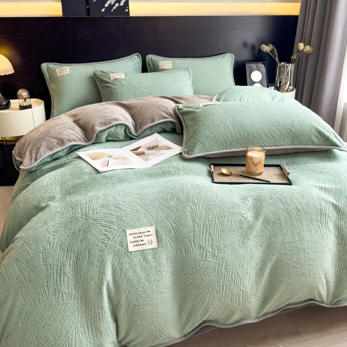 91家纺网 家纺一手货源 找家纺 印季家纺 2025新款牛奶绒包边款烂花四件套 水绿-马丁灰