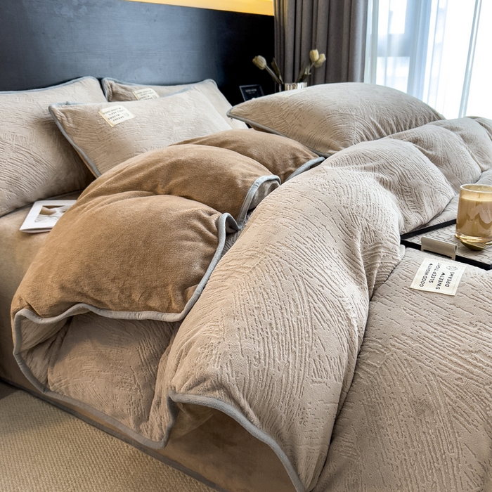 91家纺网 家纺一手货源 找家纺 印季家纺 2025新款牛奶绒包边款烂花四件套 浅驼-浅驼