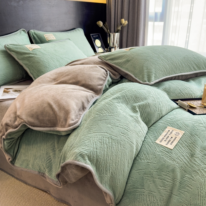 91家纺网 家纺一手货源 找家纺 印季家纺 2025新款牛奶绒包边款烂花四件套 水绿-马丁灰