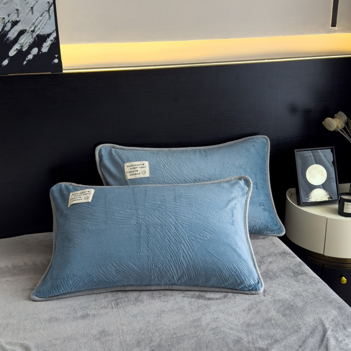 91家纺网 家纺一手货源 找家纺 印季家纺 2025新款牛奶绒包边款烂花四件套 蓝灰-马丁灰