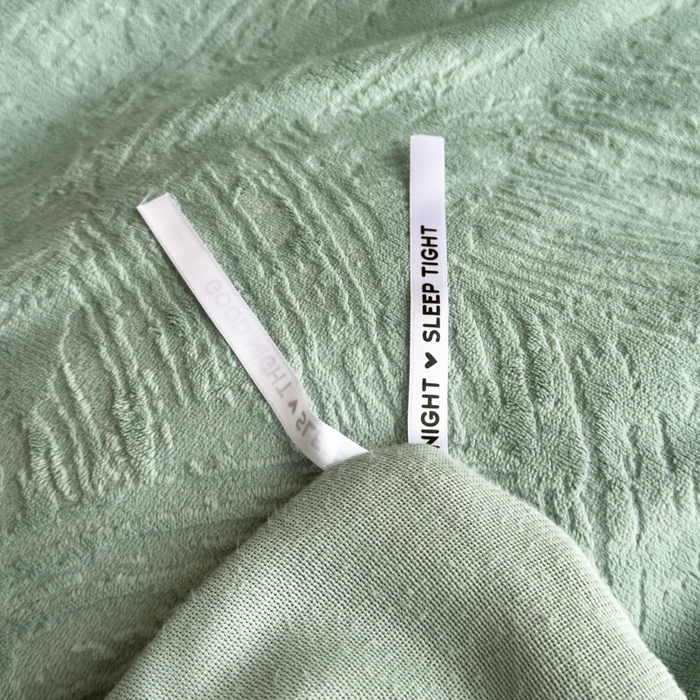 91家纺网 家纺一手货源 找家纺 印季家纺 2025新款牛奶绒包边款烂花四件套 水绿-马丁灰