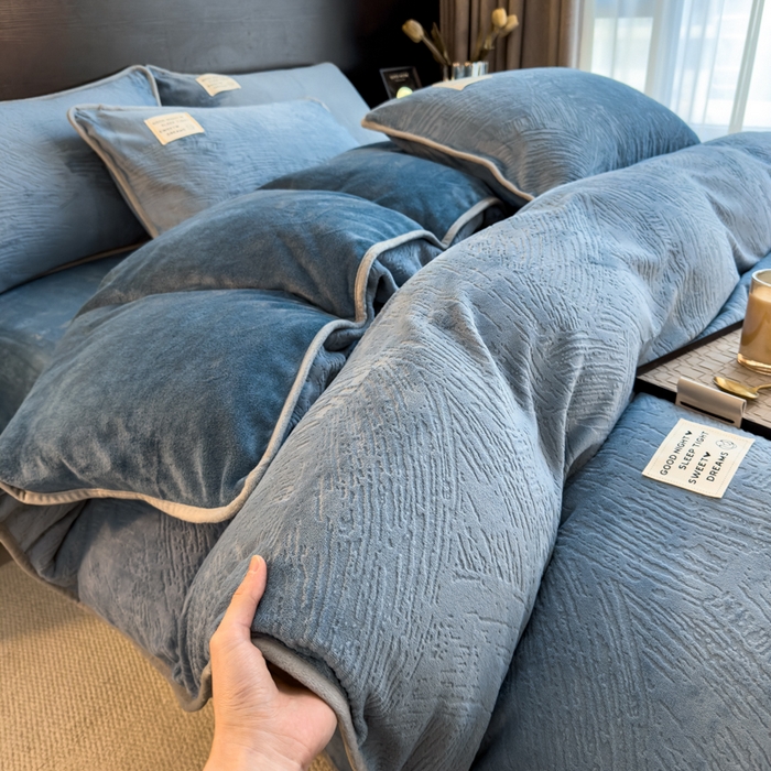 91家纺网 家纺一手货源 找家纺 印季家纺 2025新款牛奶绒包边款烂花四件套 蓝灰-蓝灰