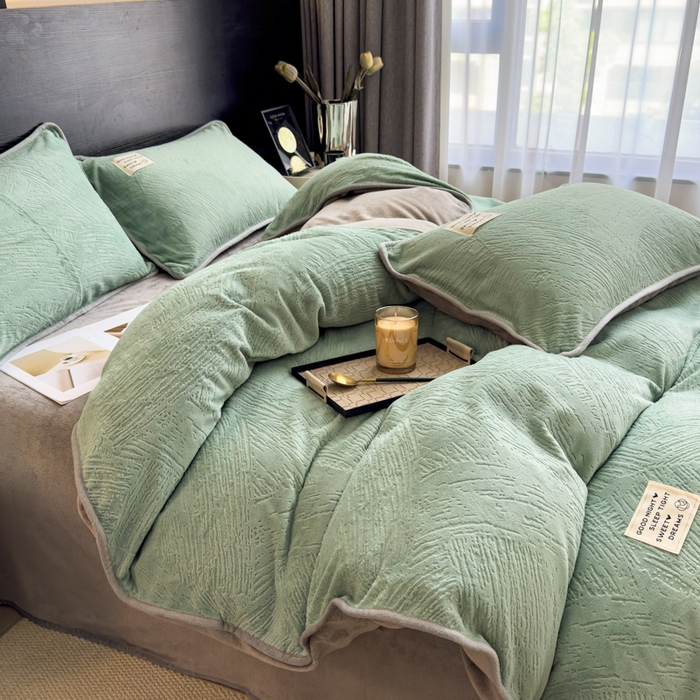 91家纺网 家纺一手货源 找家纺 印季家纺 2025新款牛奶绒包边款烂花四件套 水绿-马丁灰