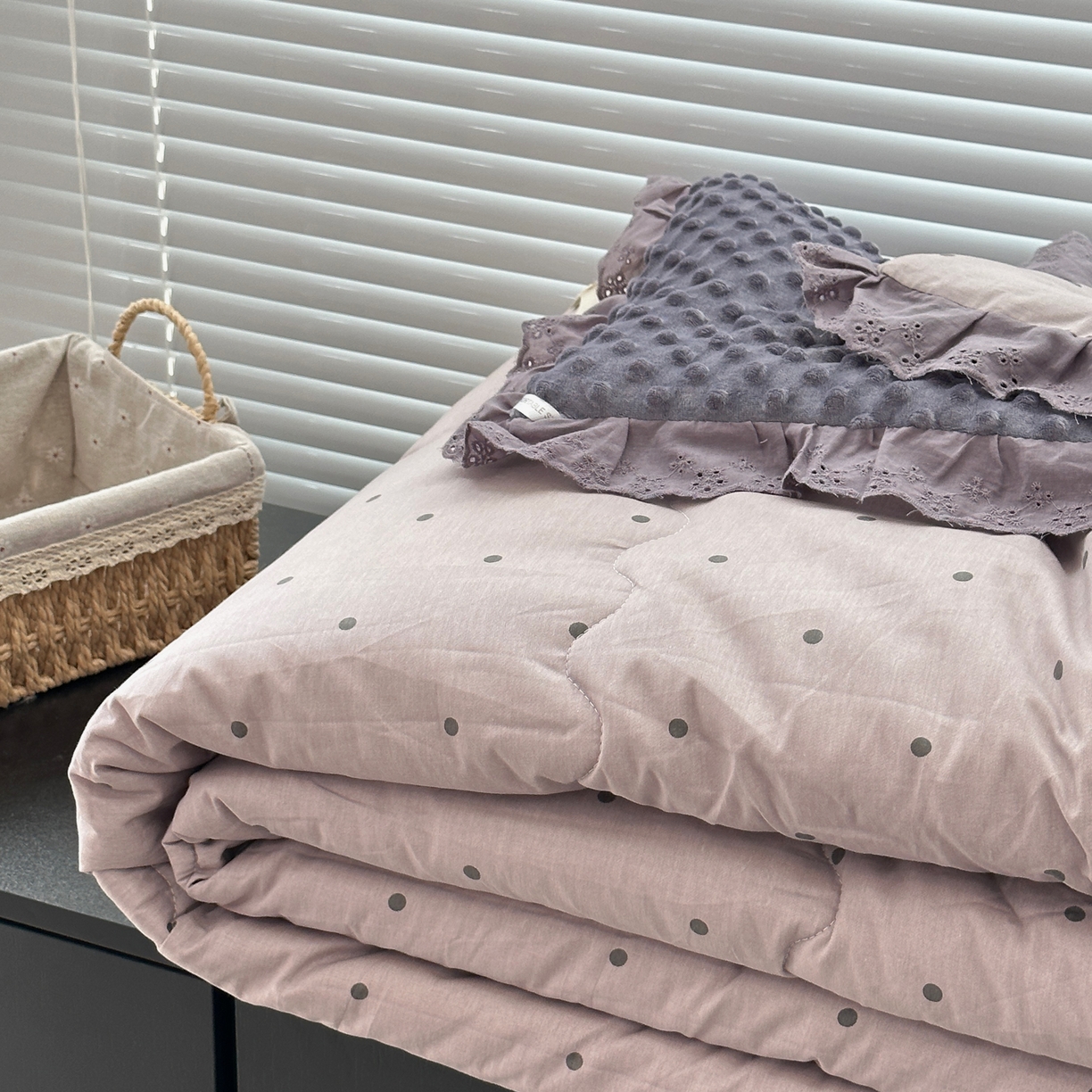 91家纺网 家纺一手货源 找家纺 佰织鑫家居 2025秋冬加厚纯棉全棉法式豆豆被被子被芯 波点紫