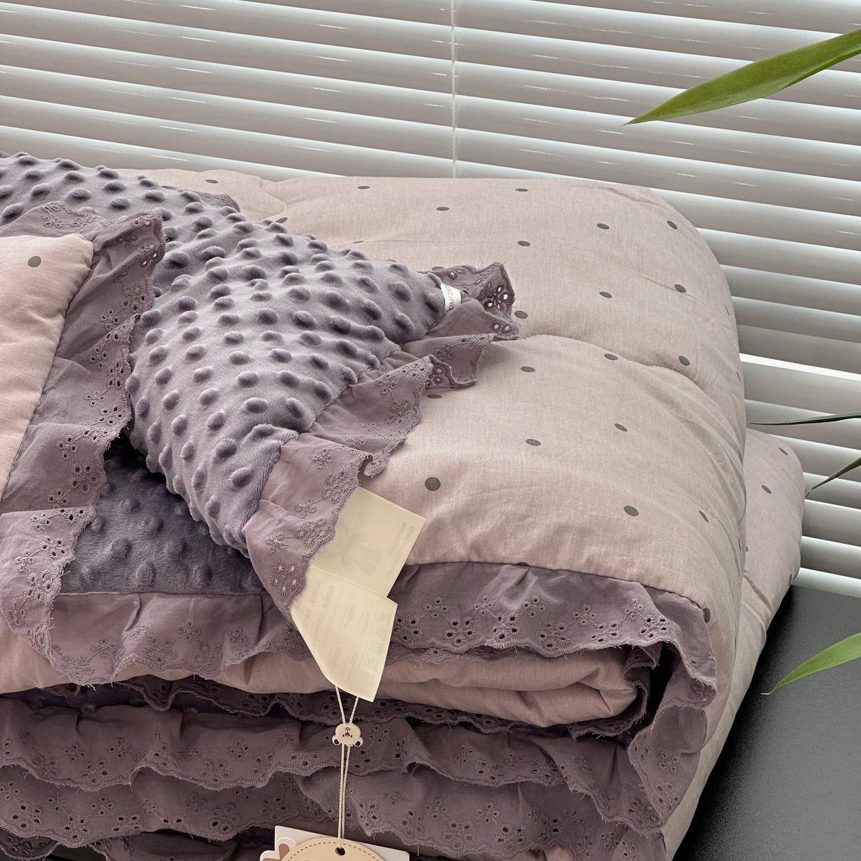 91家纺网 家纺一手货源 找家纺 佰织鑫家居 2025秋冬加厚纯棉全棉法式豆豆被被子被芯 波点紫