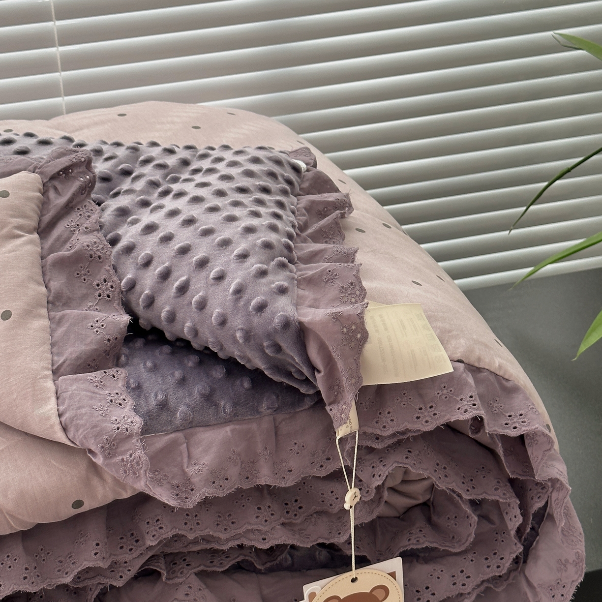 91家纺网 家纺一手货源 找家纺 佰织鑫家居 2025秋冬加厚纯棉全棉法式豆豆被被子被芯 波点紫