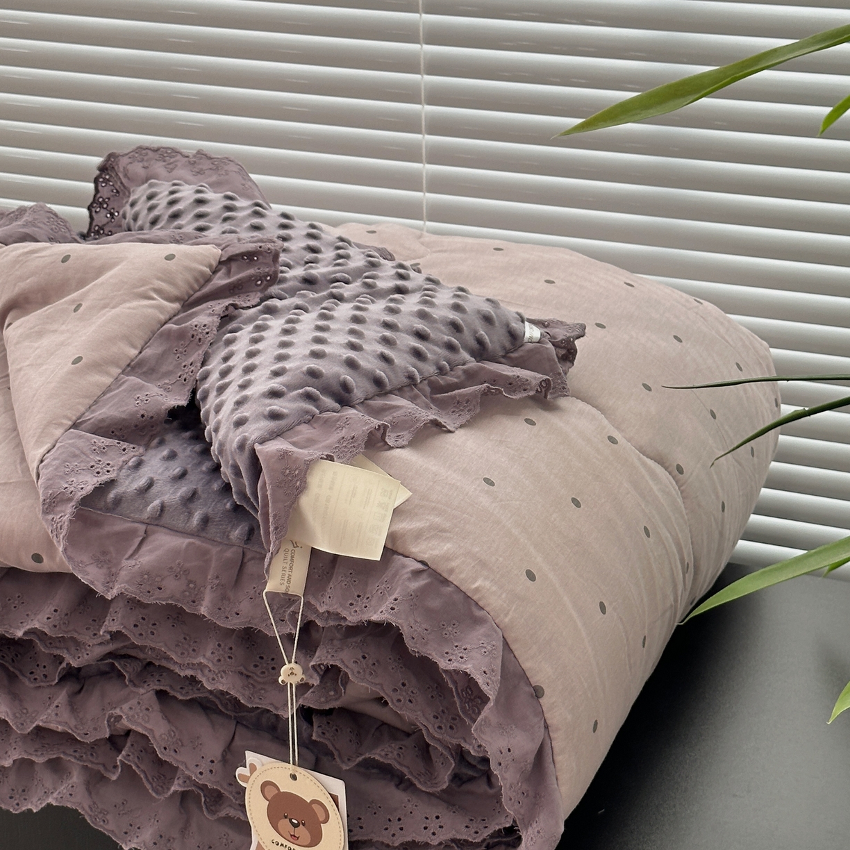 91家纺网 家纺一手货源 找家纺 佰织鑫家居 2025秋冬加厚纯棉全棉法式豆豆被被子被芯 波点紫