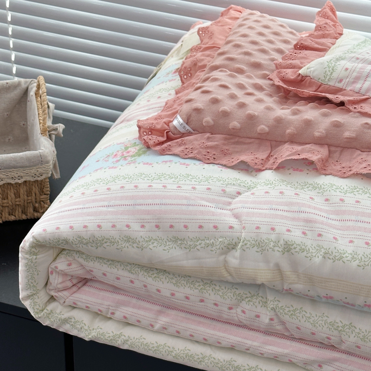 91家纺网 家纺一手货源 找家纺 佰织鑫家居 2025秋冬加厚纯棉全棉法式豆豆被被子被芯 花町