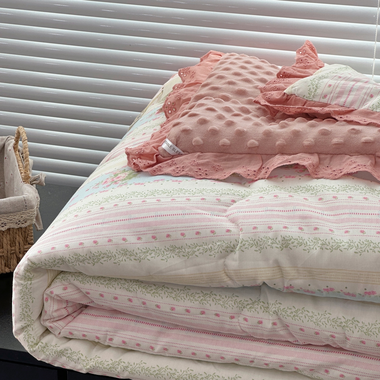 91家纺网 家纺一手货源 找家纺 佰织鑫家居 2025秋冬加厚纯棉全棉法式豆豆被被子被芯 花町