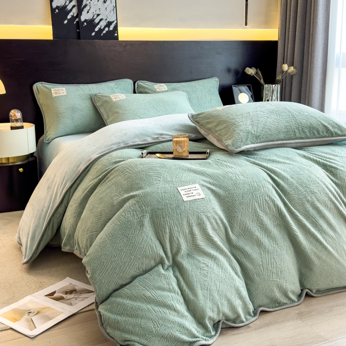 91家纺网 家纺一手货源 找家纺 印季家纺 2025新款牛奶绒包边款烂花四件套 水绿-水绿