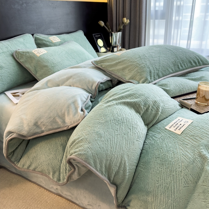 91家纺网 家纺一手货源 找家纺 印季家纺 2025新款牛奶绒包边款烂花四件套 水绿-水绿